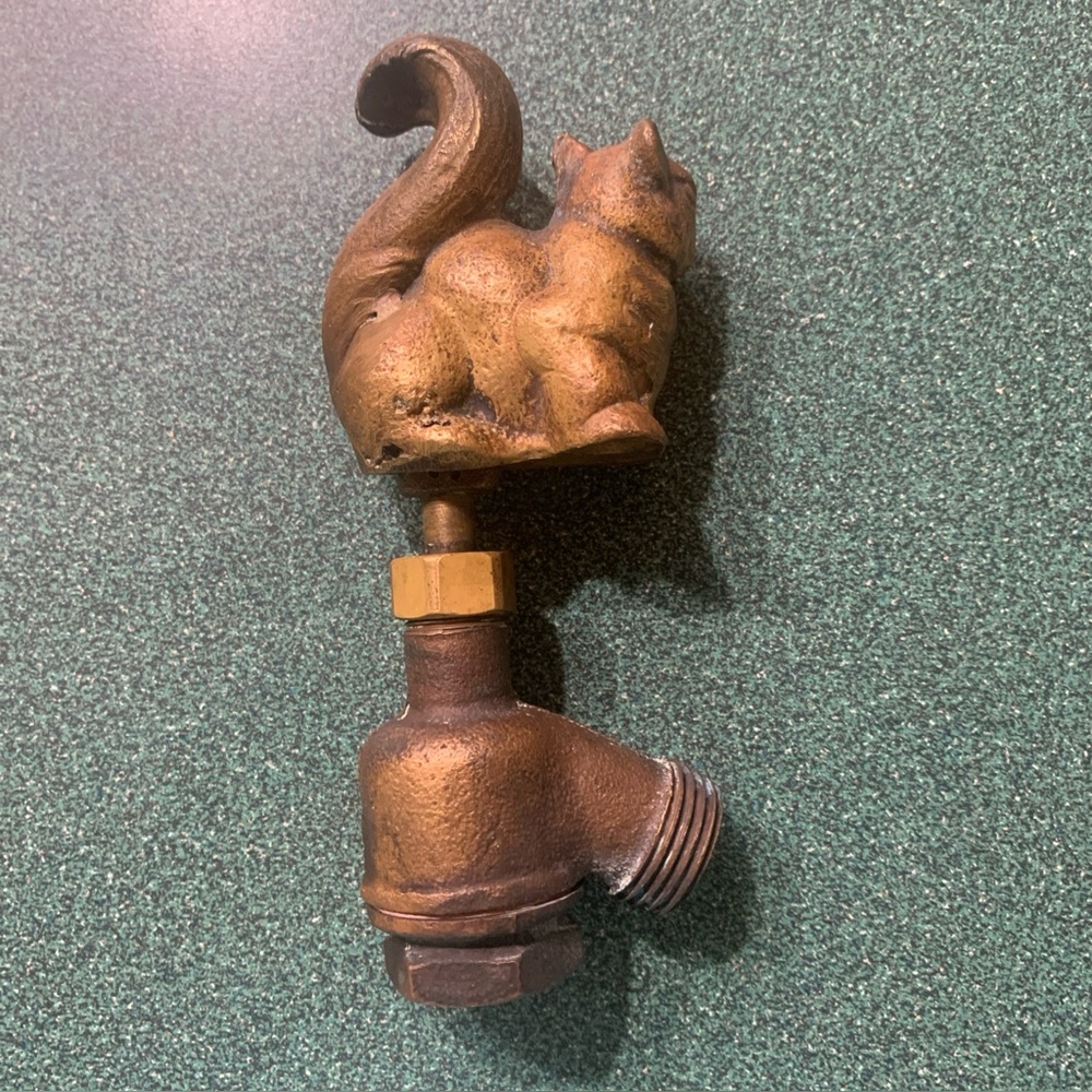 Vintage H.W. Axford Brass Squirrel Spigot Rustic Garden Faucet Decor - Picture 4 of 11